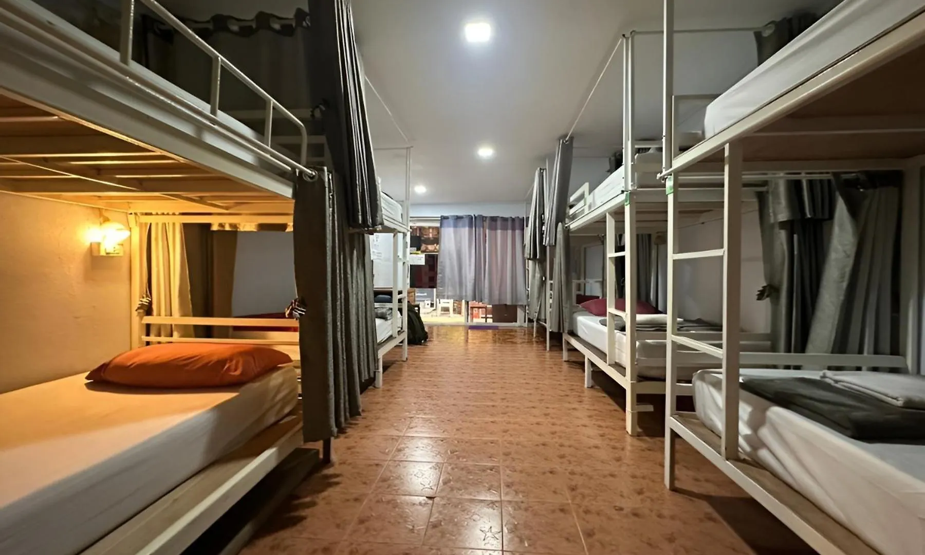 Hangover Hostel Phi Phi Don 0*,  Tailândia